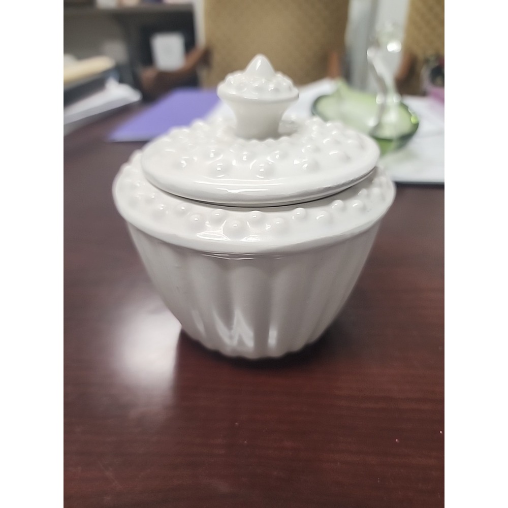 Vintage Cream CeramicHobnail‎ Vertical Ribbed Lidded Sugar Bowl M47 USA